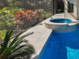 a pool deck by accurate pavers
